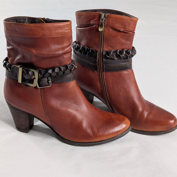 L'Artiste Brown Cognac Leather Braided Buckle Stacked Heel Boots - Picture 1 of 8
